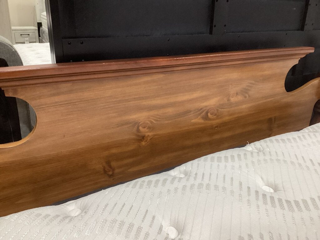 86633 Traditional Cannonball Style Queen Bed Frame 63x89x42