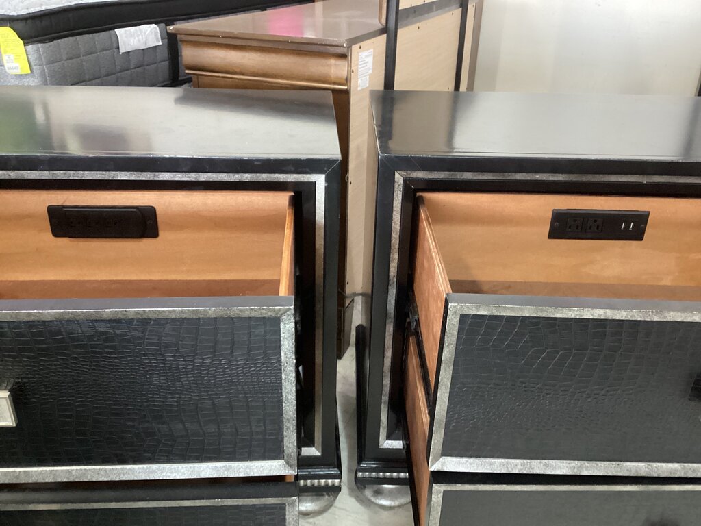 86593 Wynnwood Pair of Nightstands 30x19x30
