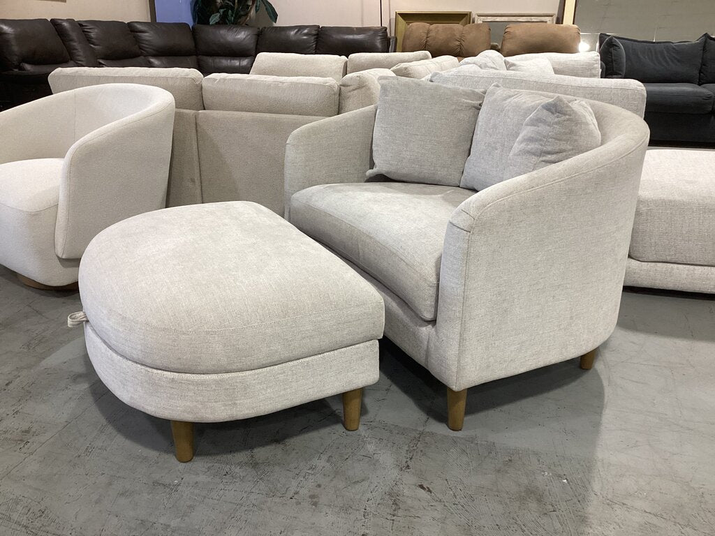 86695 - Thomasville Gray Chair w/Storage Ottoman 47x36x32 / 38x27x19