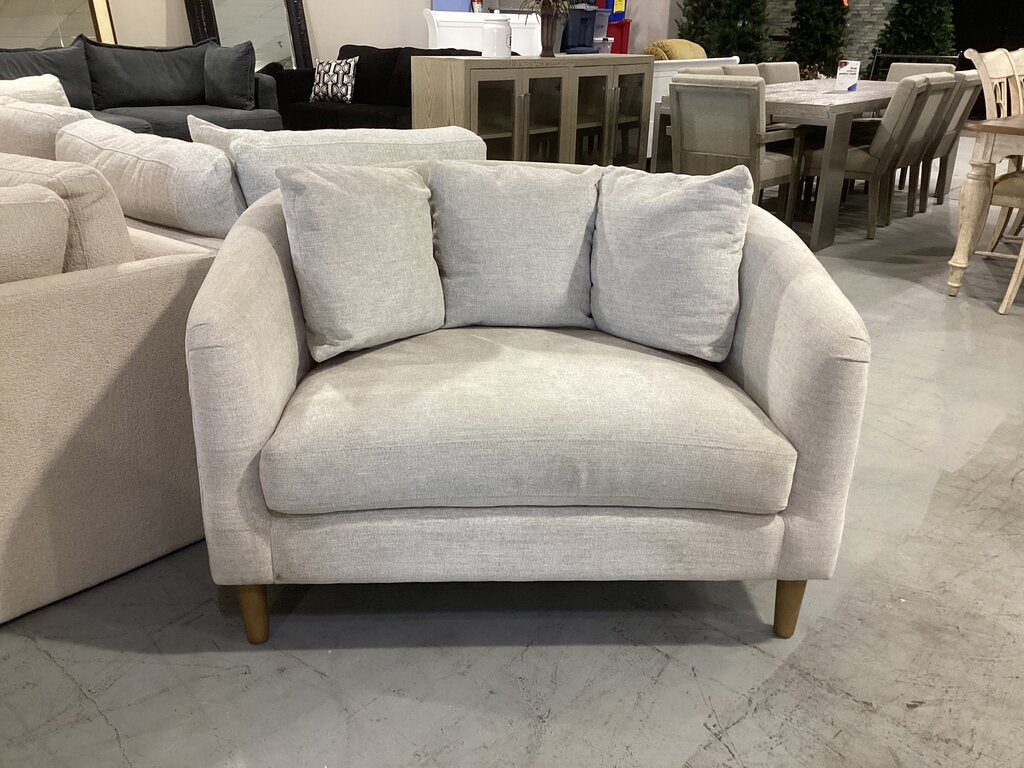 86695 - Thomasville Gray Chair w/Storage Ottoman 47x36x32 / 38x27x19