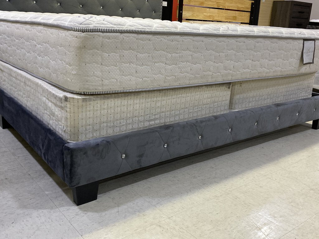 Starlett Gray NEW King Bed Frame 80x83x48 (104049)